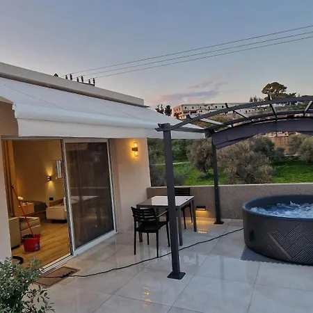 Hill Luxury Apartment Moirai