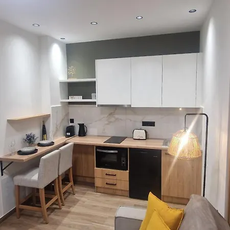 Apartment Hill Luxury Moirai